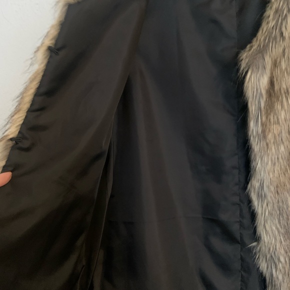Evy’s Tree Ivy Faux Fur Vest size medium - Picture 11 of 12